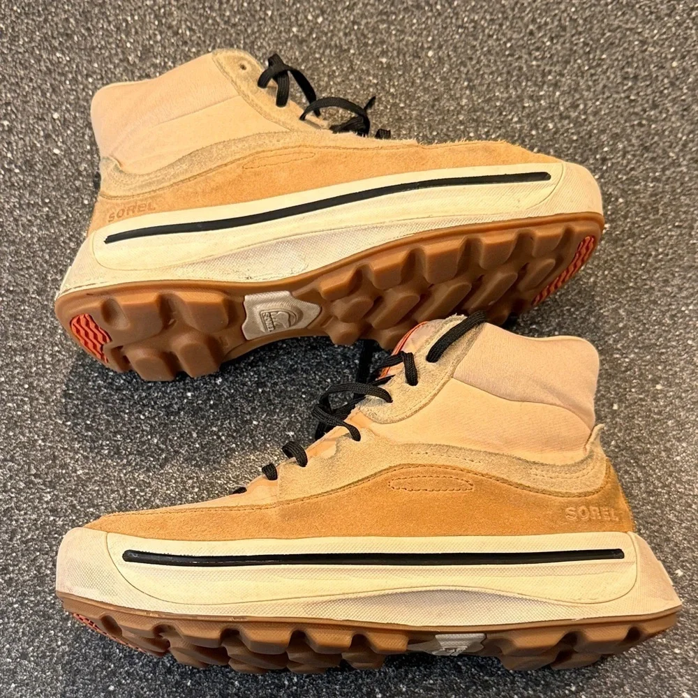 SOREL ONA 503 Mid Beige and Black High-Top Shoes - size 7.5